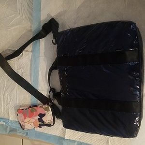 Crossbody nylon bag, navy blue, 2 compartments, with zip compartment in between.